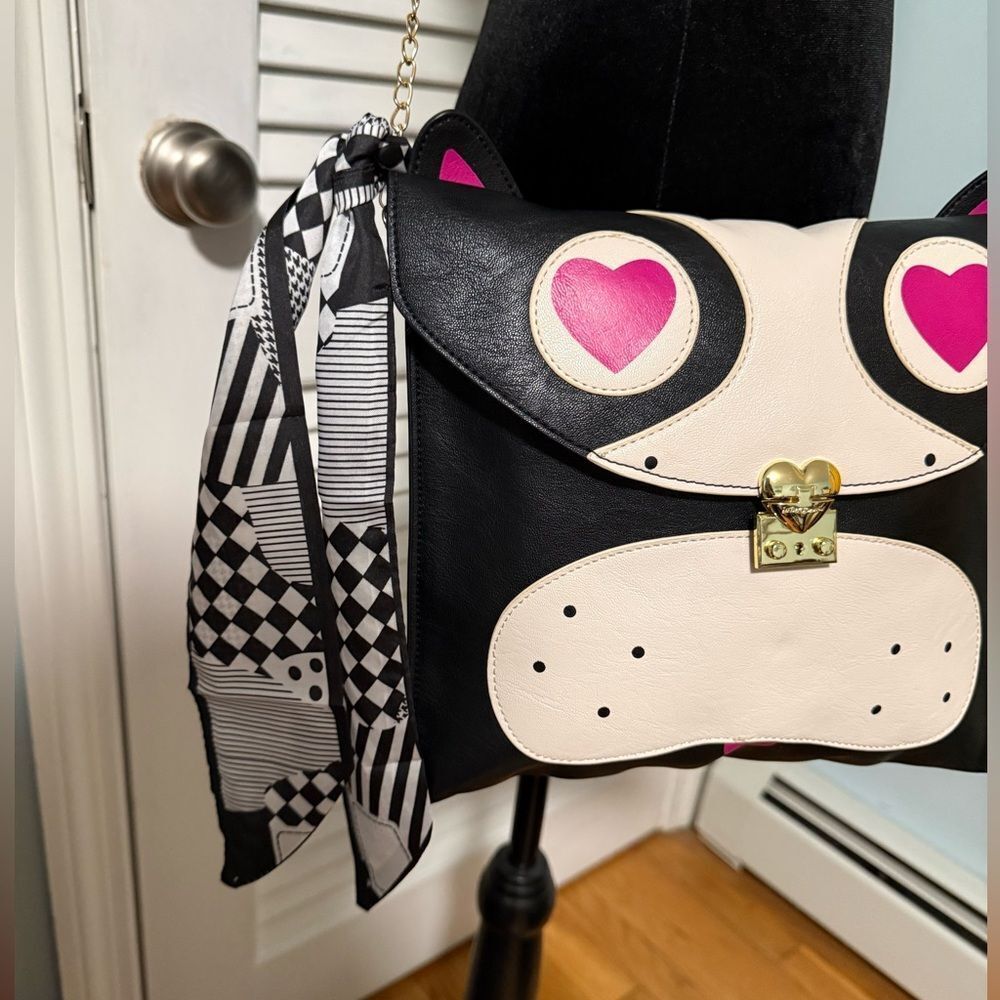 Betsy Johnson Novelty Dog Face bag with gold crossbody chain. Like new condition - Picture 3 of 11